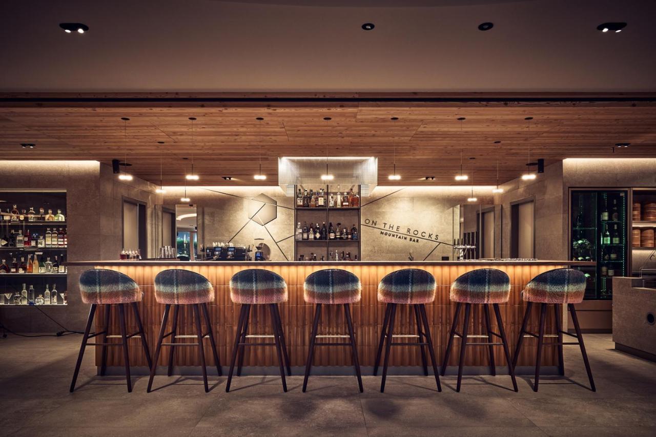 Falkensteiner Hotel Kronplatz - The Leading Hotels Of The World (Adults Only) Riscone Esterno foto The bar at the 1011 Hotel