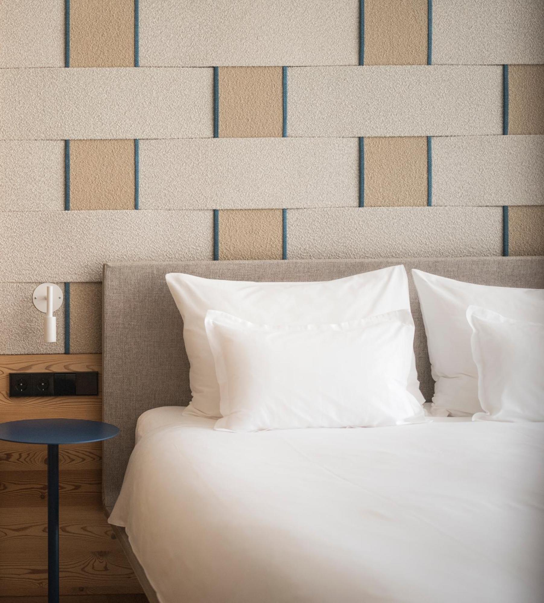 Falkensteiner Hotel Kronplatz - The Leading Hotels Of The World (Adults Only) Riscone Camera foto A bed with two pillows